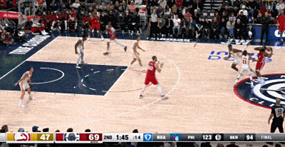 九游网页平台-领先优势明显引爆全场！，西亚卡姆意外战胜快船观众掌声雷动(跳水时意外与观众互动)