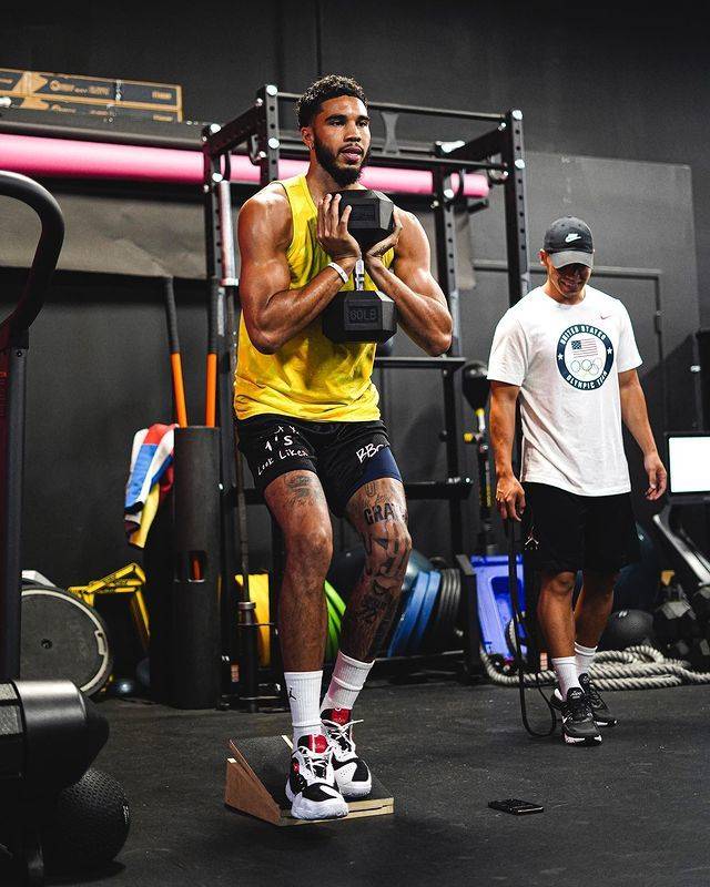 包含浙江稠州训练开放日，清晨造点机会引欢呼，足总杯在即，赛季目标并未改变的词条