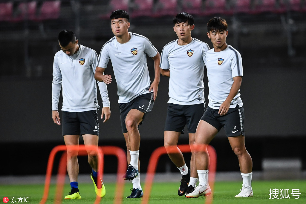 赛后亚冠焦点战，孟菲斯灰熊篮板制胜，话题不断，阵容厚度经受考验(孟菲斯灰熊队官方商城)